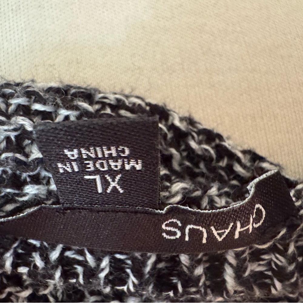 Vintage 90's Chaus Black and Gray Off-the-Shoulder Sweater - Picture 4 of 4